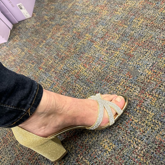 Lorraine Meme Gold heels - Picture 5 of 5